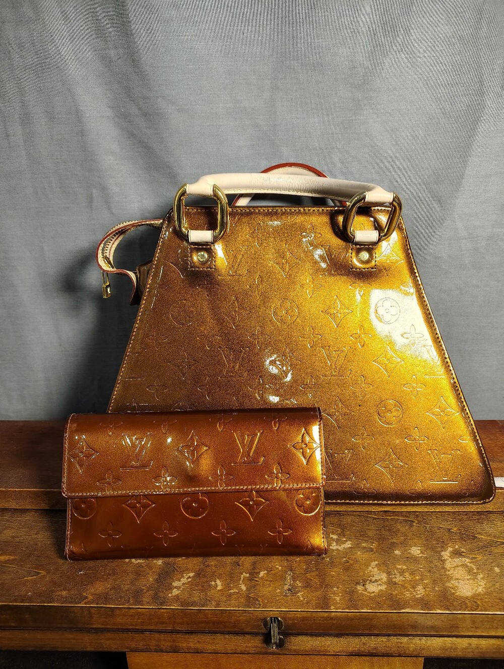 Louis Vuitton Metallic Gold Vernis Top-Handle Bag with Matching Wallet - Picture 2 of 13